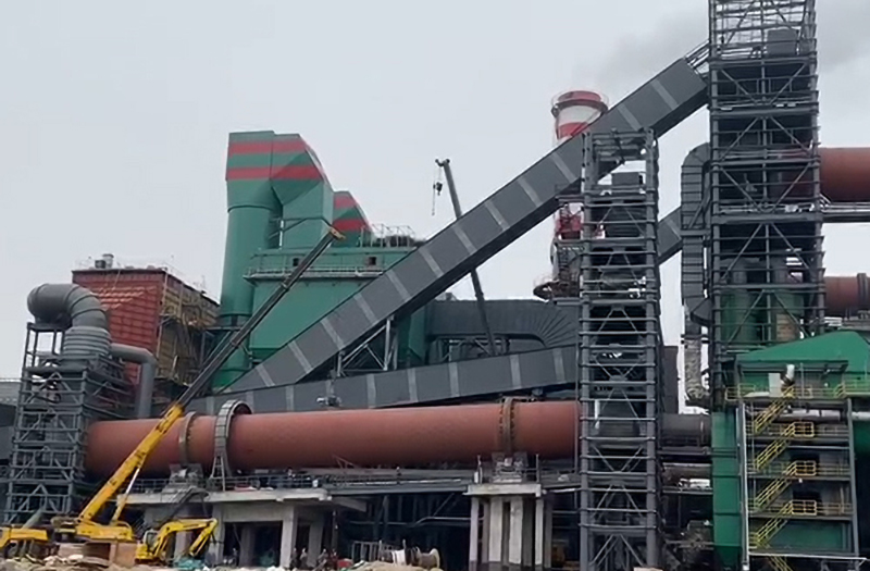 年產(chǎn)100萬噸鎳鐵回轉窯項目安裝現(xiàn)場